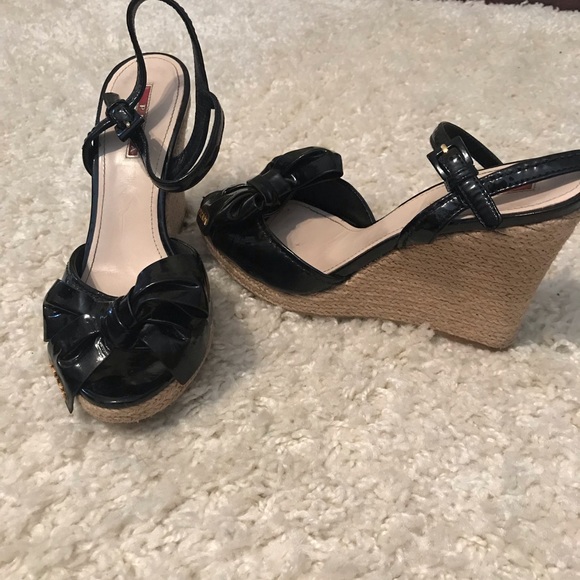 Prada black patent bow wedges - Picture 2 of 6
